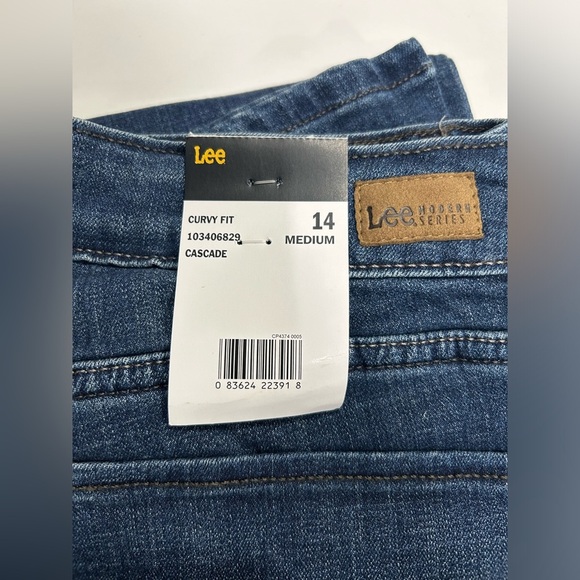 Lee Women's Size 14 No Gap Waistband Curvy Fit Bootcut Jeans Cascade NWT - Picture 7 of 8